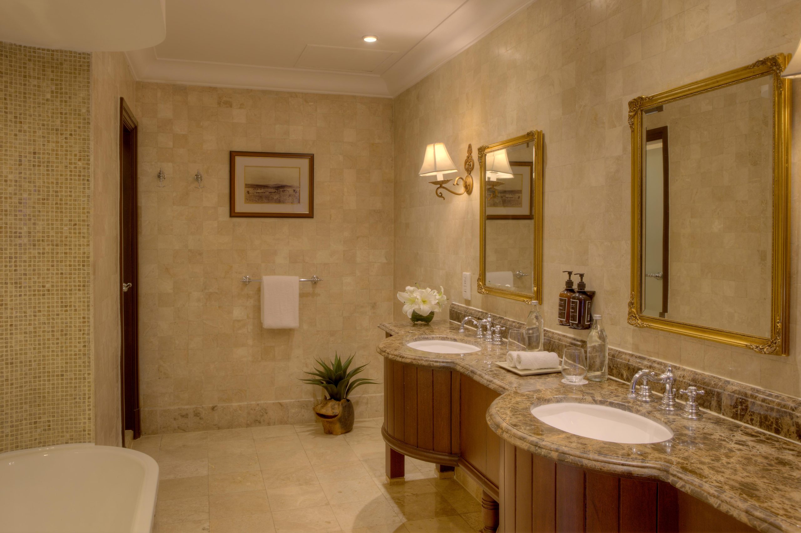 manor equitorial suite1